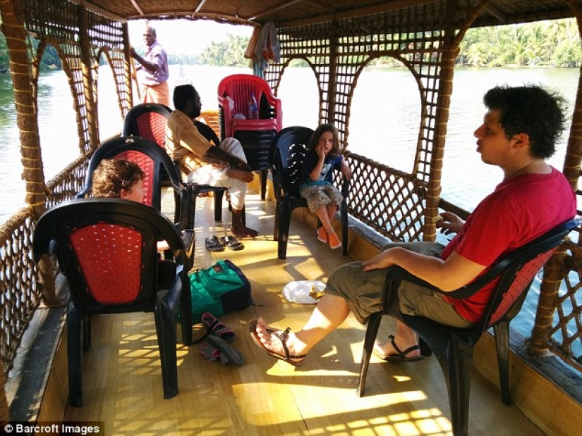 The British family decided not to send their children to school, but to travel around the world with them