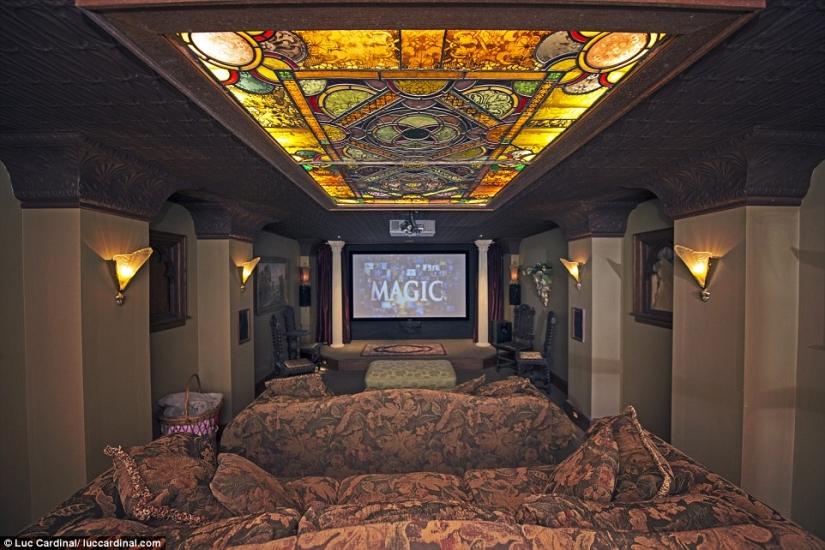 The couple bought an abandoned mansion for one dollar, and now it costs $ 2.4 million