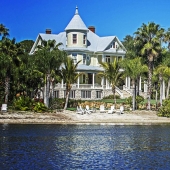 The couple bought an abandoned mansion for one dollar, and now it costs $ 2.4 million