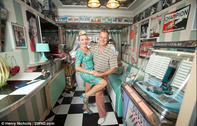 The couple returned to the fifties to save their marriage The couple returned to the fifties to save their marriage