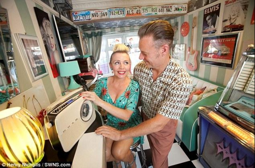 The couple returned to the fifties to save their marriage The couple returned to the fifties to save their marriage