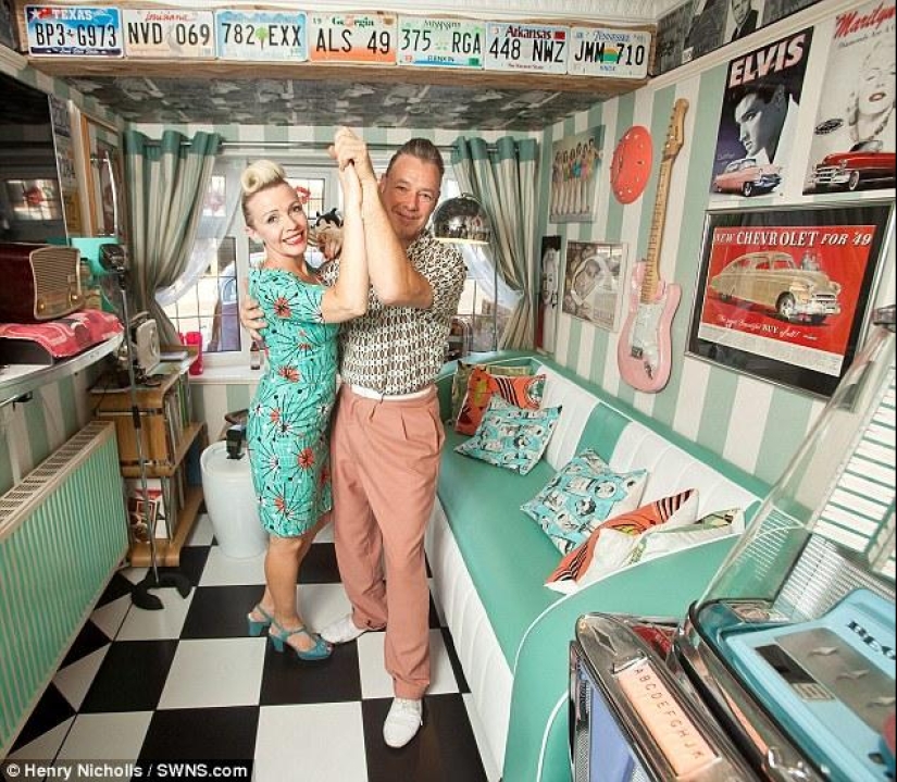 The couple returned to the fifties to save their marriage The couple returned to the fifties to save their marriage