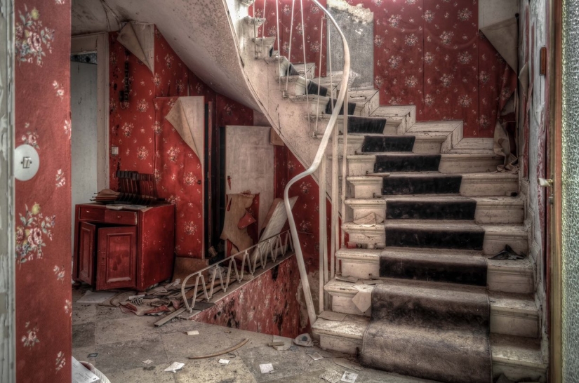 The creepy abandoned operating room of a German urologist has remained untouched for almost 30 years