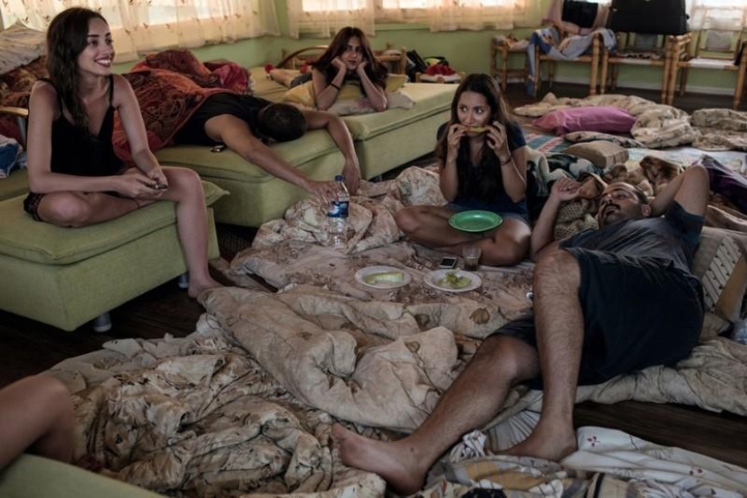 The Double Life of Iranian Youth The Double Life of Iranian Youth