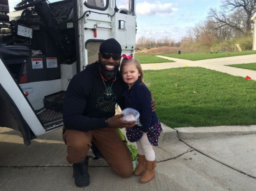 The dream of a 3-year—old girl came true - on her birthday she met a garbage man