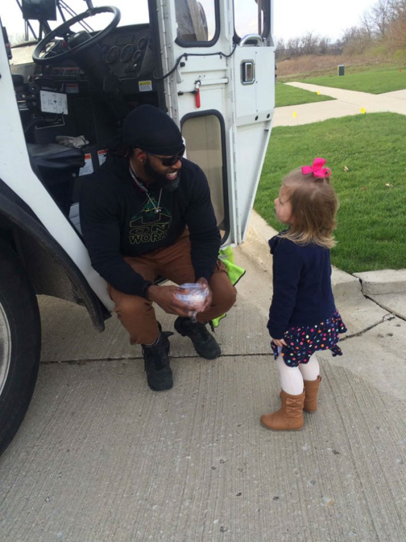 The dream of a 3-year—old girl came true - on her birthday she met a garbage man