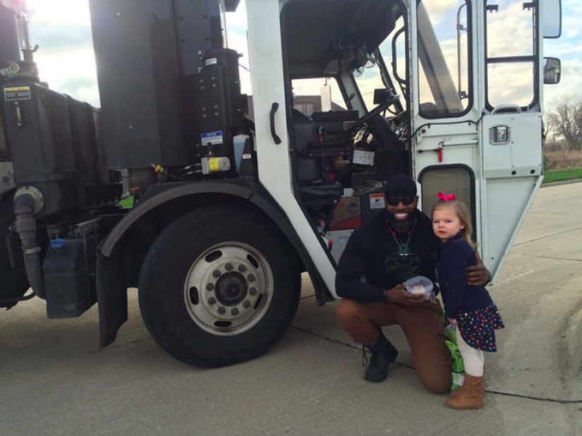 The dream of a 3-year—old girl came true - on her birthday she met a garbage man