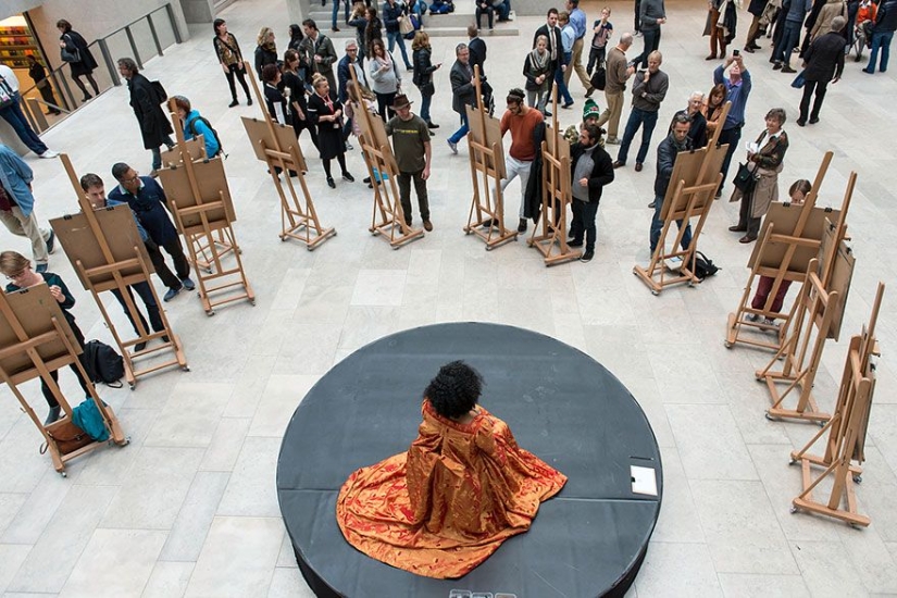 The Dutch State Museum bans cameras and tells everyone to draw what they see The Dutch State Museum bans cameras and tells everyone to draw what they see