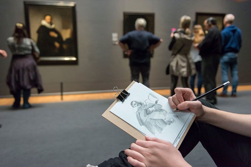 The Dutch State Museum bans cameras and tells everyone to draw what they see The Dutch State Museum bans cameras and tells everyone to draw what they see