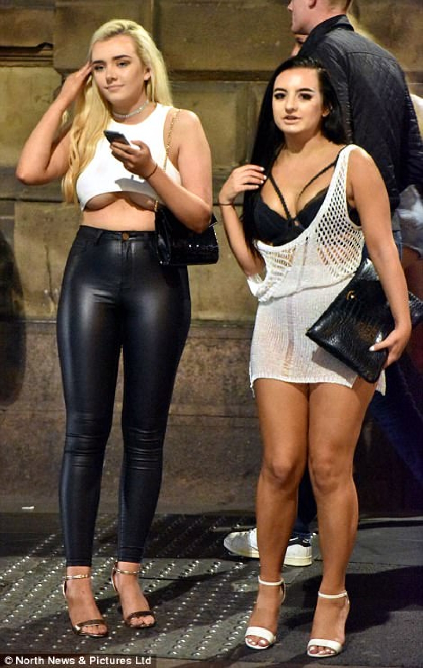 "The exam is always a holiday for me": British schoolchildren celebrated the end of the entrance exams "The exam is always a holiday for me": British schoolchildren celebrated the end of the entrance exams