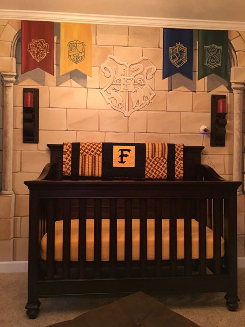 The father made a nursery in the style of Harry Potter for his little wizard