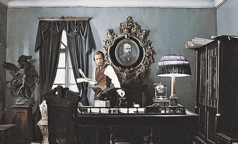 The four-legged star of "Mosfilm": a bronze horse, which was filmed at least as often as Mironov