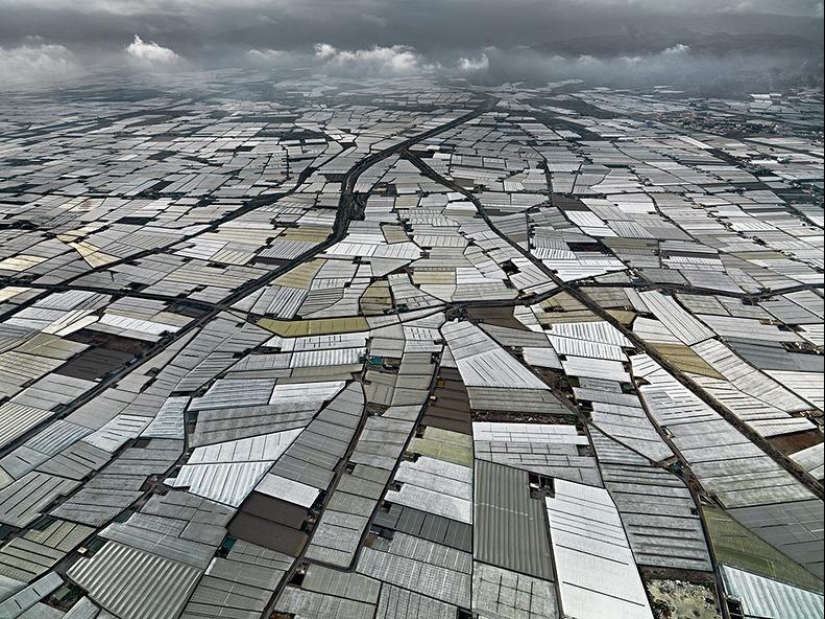 The grandiose greenhouses of Almeria