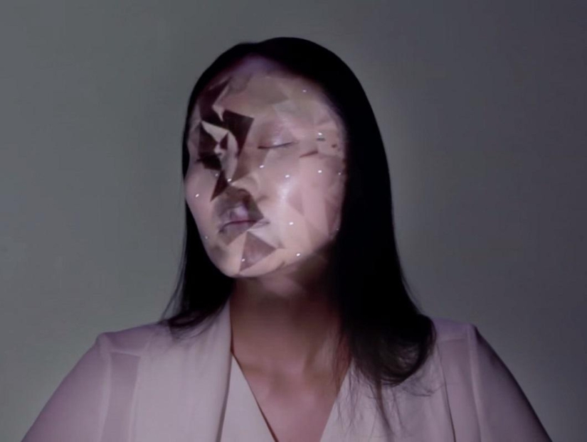 The Japanese invented &quot;electronic makeup&quot;