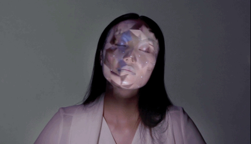 The Japanese invented &quot;electronic makeup&quot;