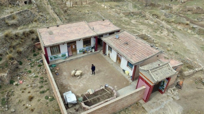 The last of the Mohicans: a Chinese man has been living alone in a deserted village for 10 years