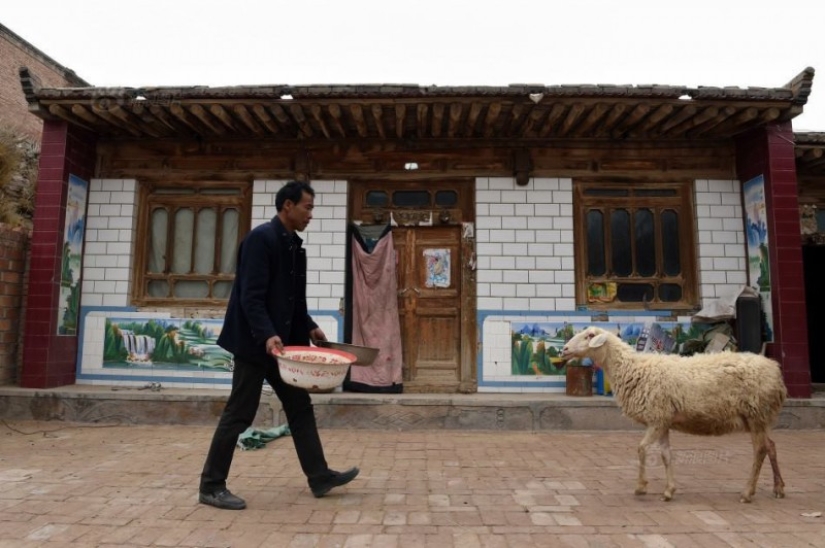 The last of the Mohicans: a Chinese man has been living alone in a deserted village for 10 years