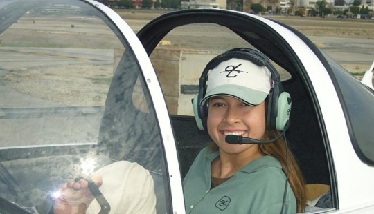 The life of an American woman born without arms is much more interesting and eventful than yours. The life of an American woman born without arms is much more interesting and eventful than yours.