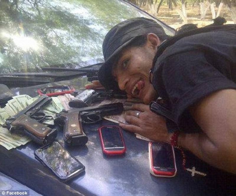 The life of the Mexican drug mafia on Facebook