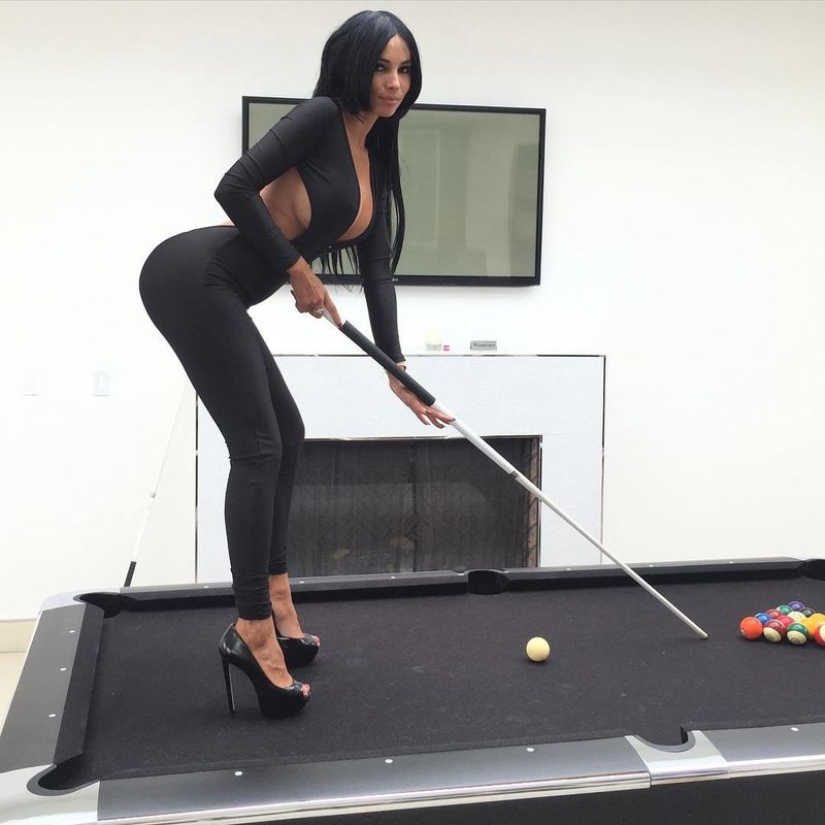 The luxurious life of this married guy can only be envied