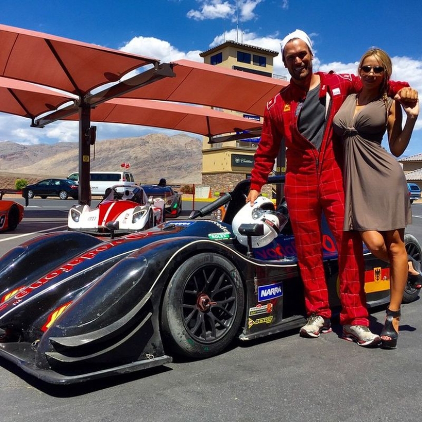 The luxurious life of this married guy can only be envied