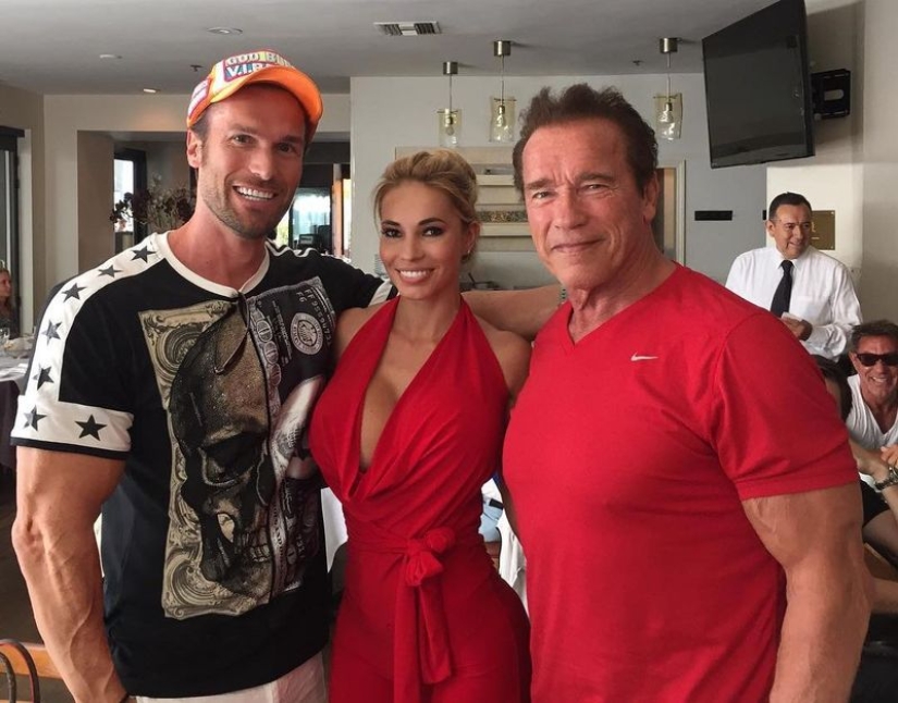 The luxurious life of this married guy can only be envied