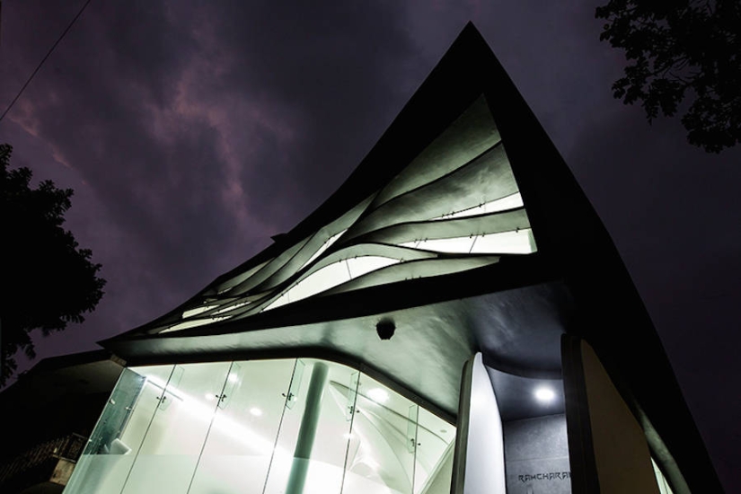 The melting house of "Elastic" is the strangest house you will ever see The melting house of "Elastic" is the strangest house you will ever see