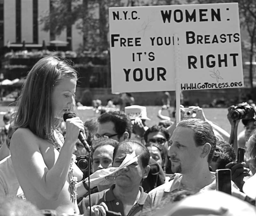 The most interesting shots of National Topless Day in the USA The most interesting shots of National Topless Day in the USA