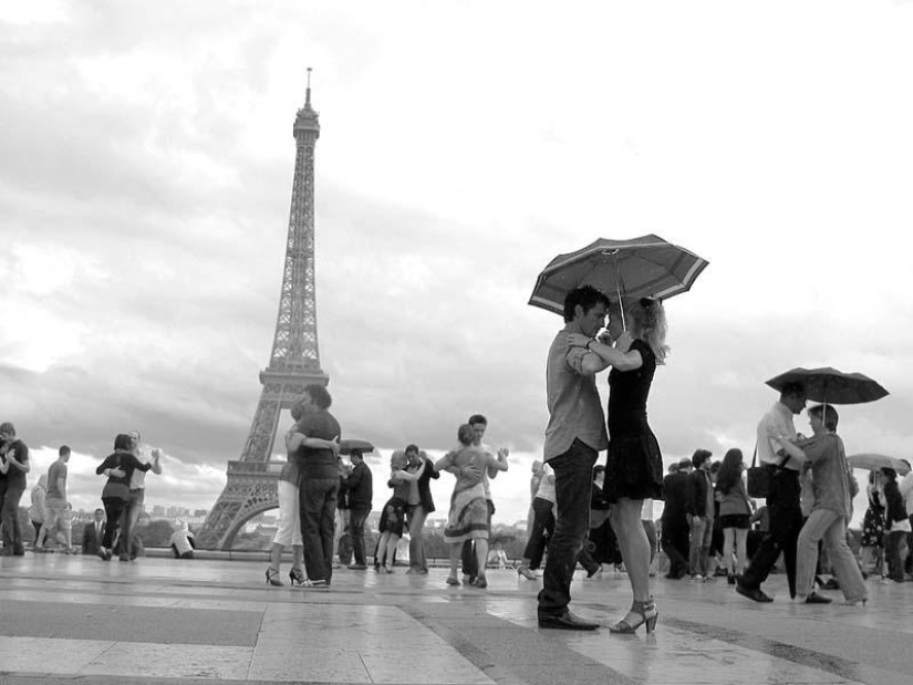 The most romantic umbrellas in Paris