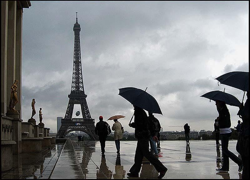 The most romantic umbrellas in Paris
