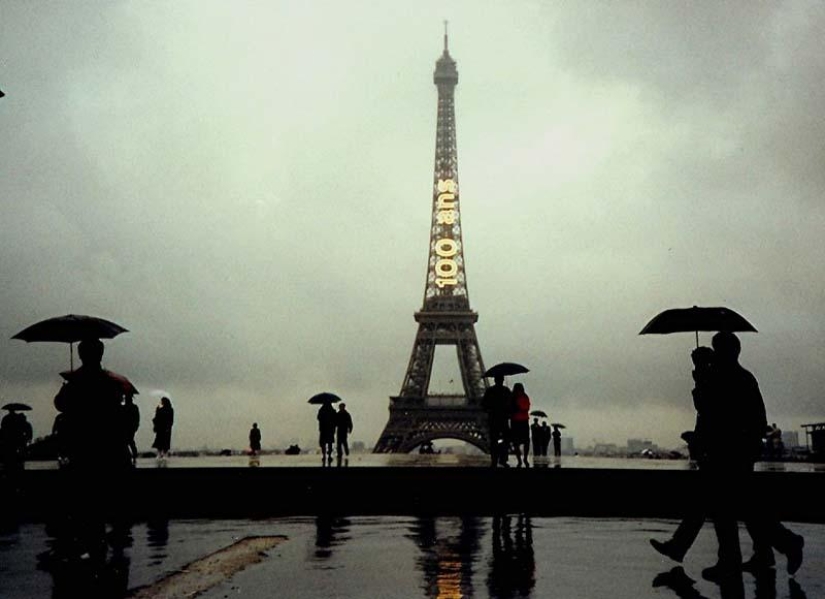 The most romantic umbrellas in Paris