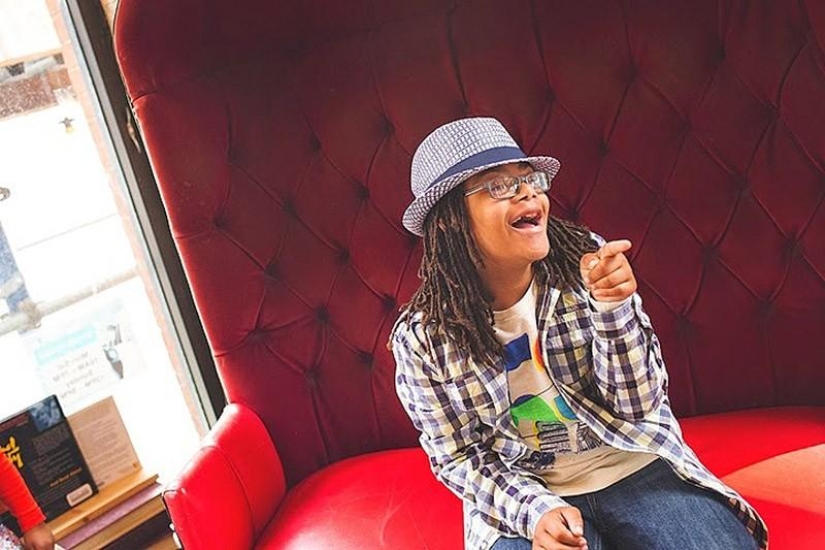 The mother of a girl with Down syndrome arranged a photo session for children with disabilities for the new school year The mother of a girl with Down syndrome arranged a photo session for children with disabilities for the new school year