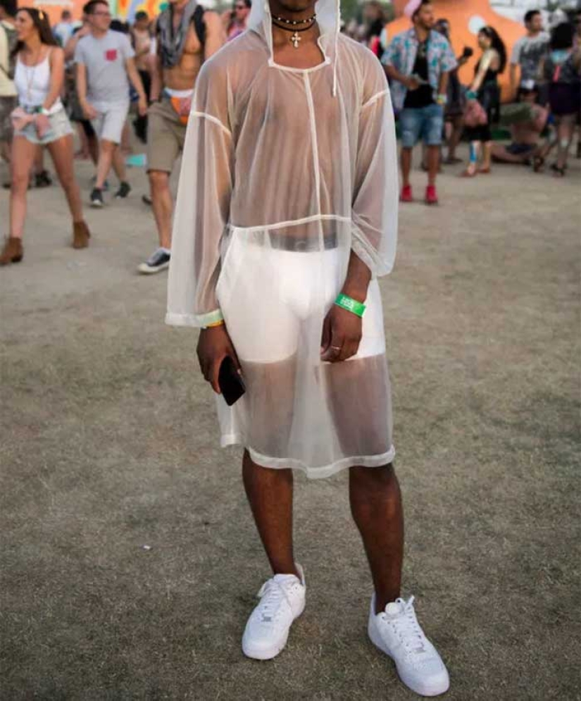 The naked King: the crazy outfits of the guests of the Coachella 2017 festival