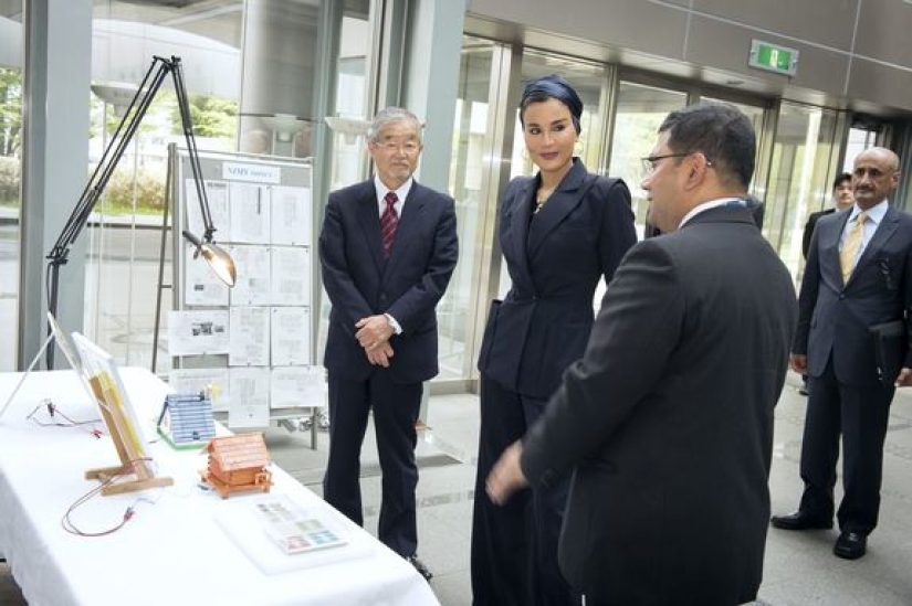 The Oriental beauty who actually rules Qatar: Sheikha Moza