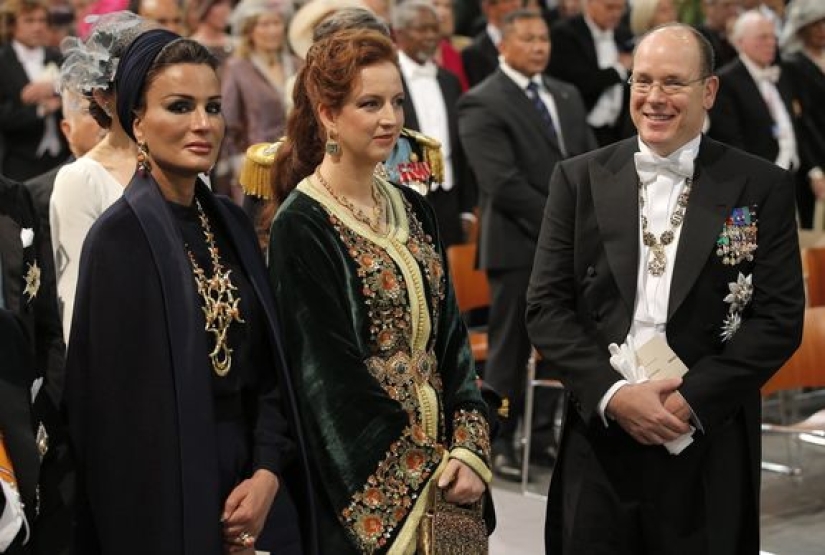 The Oriental beauty who actually rules Qatar: Sheikha Moza