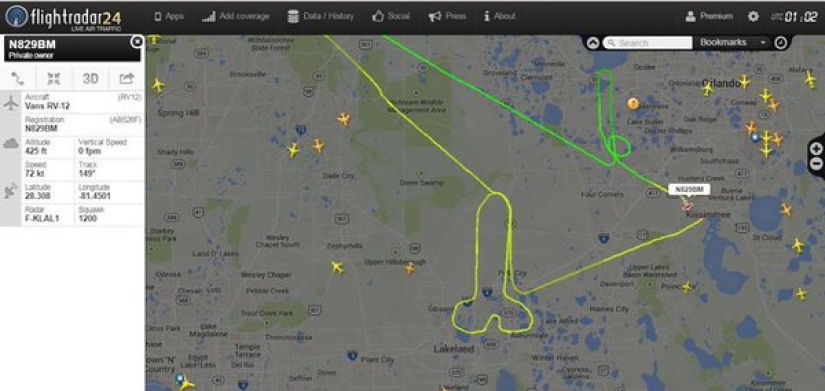 The pilots of the liner helped him to draw a huge self-portrait in the sky The pilots of the liner helped him to draw a huge self-portrait in the sky