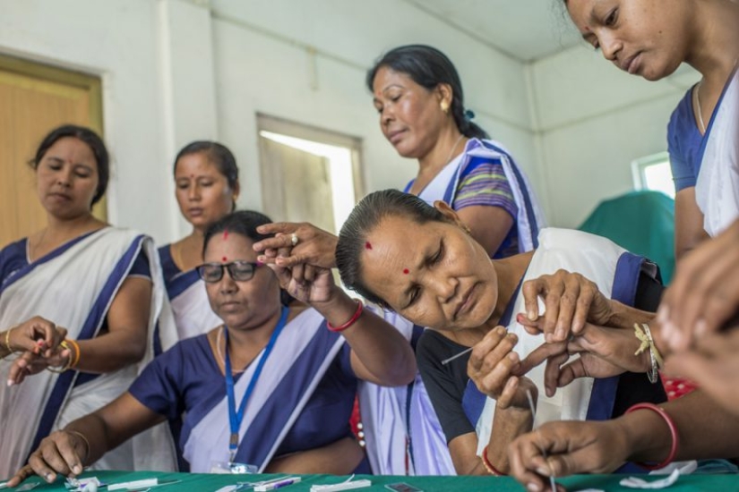 The rescue of drowning — the handiwork of drowning: as prostitutes India stopped the HIV epidemic