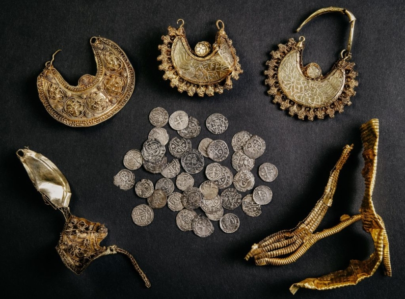 The richest medieval treasure discovered in Holland The richest medieval treasure discovered in Holland