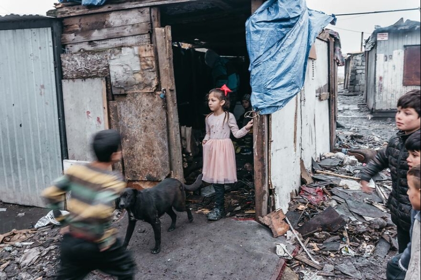 “The Roma Princesses”: This Photographer Documented The Tale Of Hope And Struggle In A Roma Ghetto