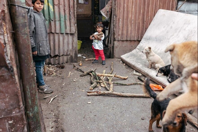 “The Roma Princesses”: This Photographer Documented The Tale Of Hope And Struggle In A Roma Ghetto