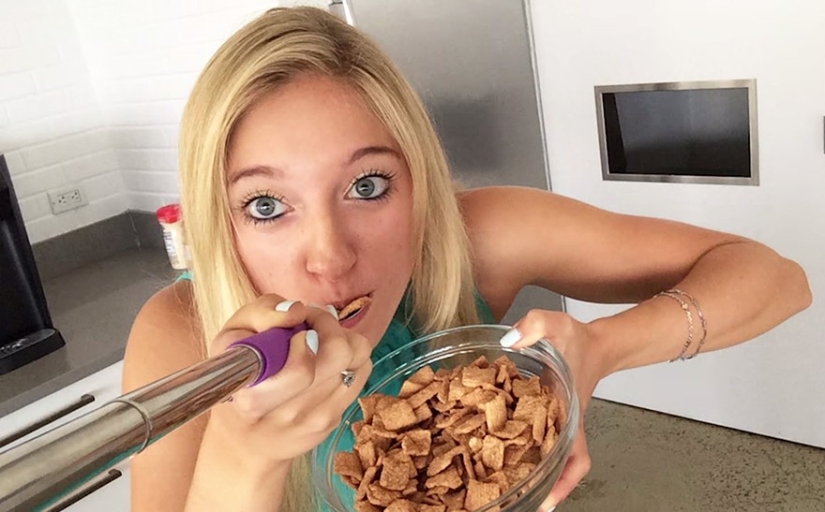 The selfie spoon lets you take photos while you eat! The selfie spoon lets you take photos while you eat!