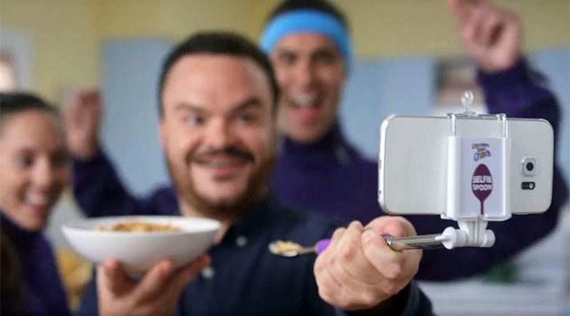 The selfie spoon lets you take photos while you eat! The selfie spoon lets you take photos while you eat!