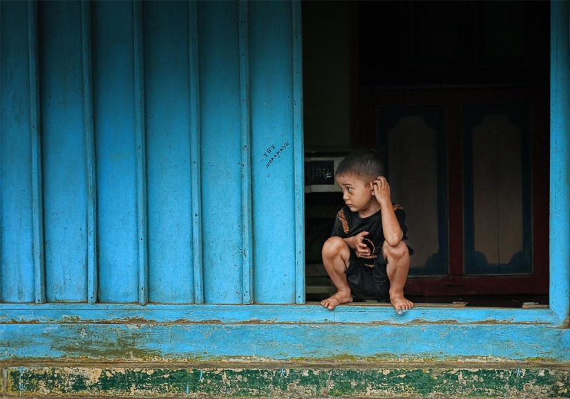 The simple life of an Indonesian village photographed by Herman Damar