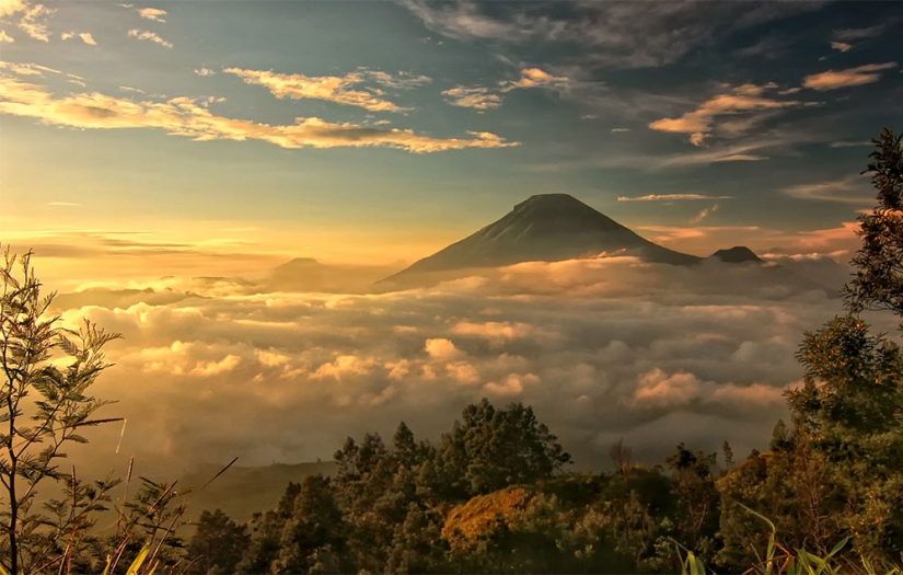 The simple life of an Indonesian village photographed by Herman Damar