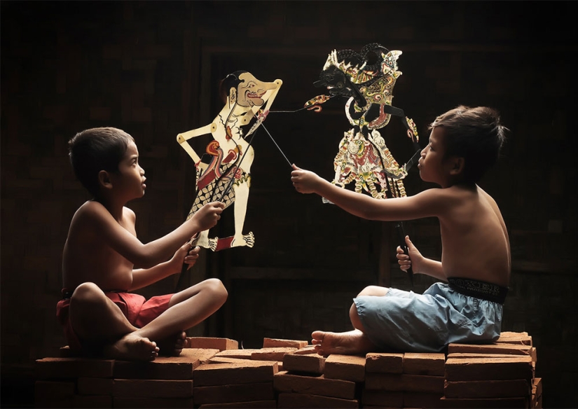 The simple life of an Indonesian village photographed by Herman Damar