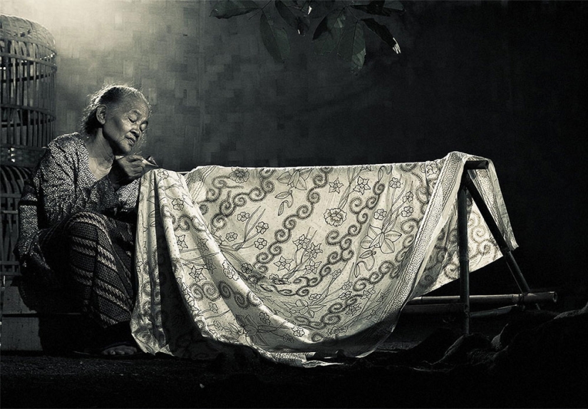 The simple life of an Indonesian village photographed by Herman Damar