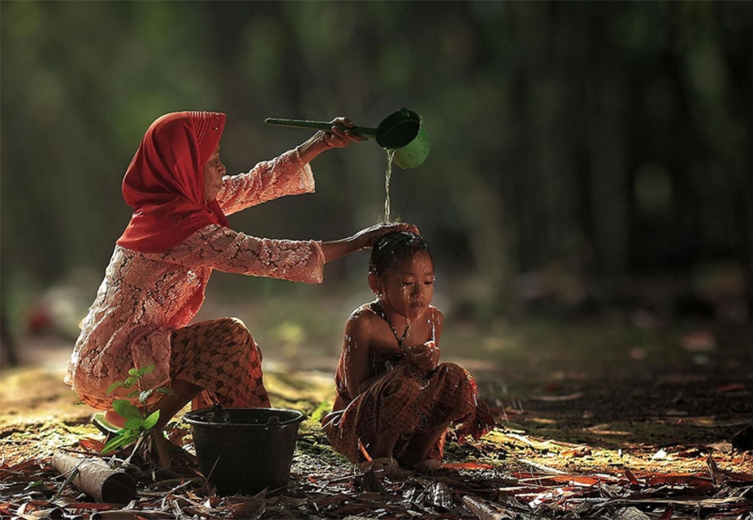 The simple life of an Indonesian village photographed by Herman Damar