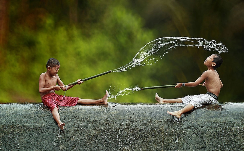 The simple life of an Indonesian village photographed by Herman Damar