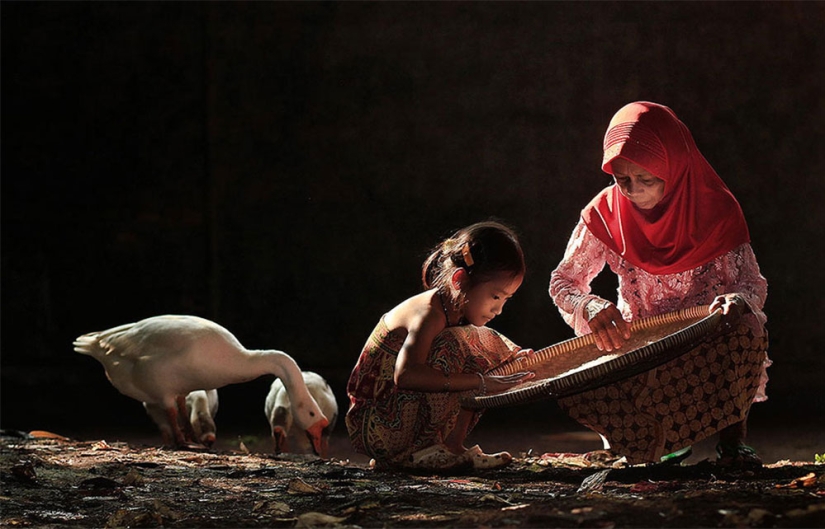 The simple life of an Indonesian village photographed by Herman Damar