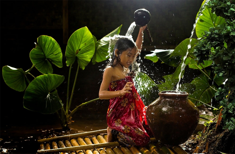 The simple life of an Indonesian village photographed by Herman Damar